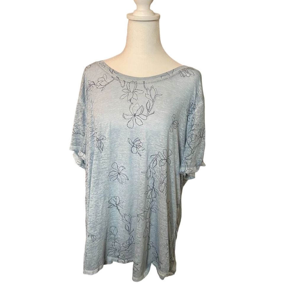 C&C California Light Blue Linen Floral Embroidery Scoop Neck Tee